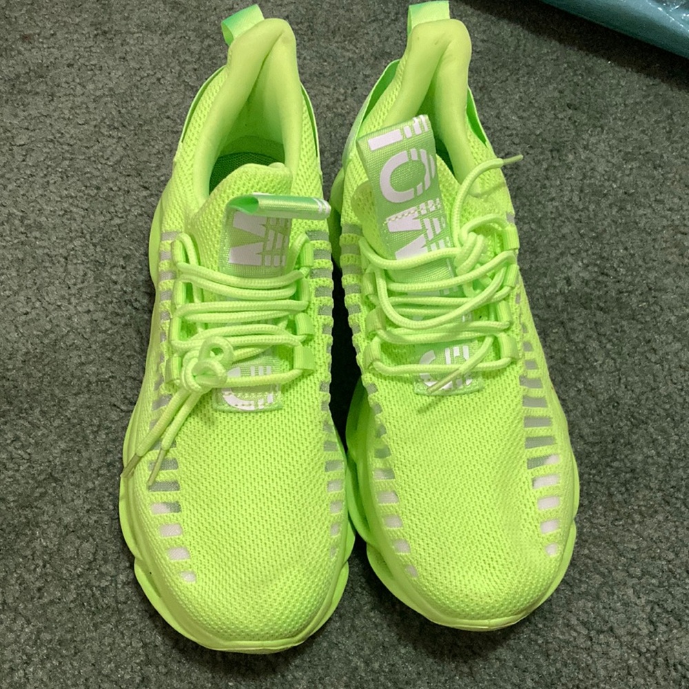 Women’s Athletic Shoes 8.5/9